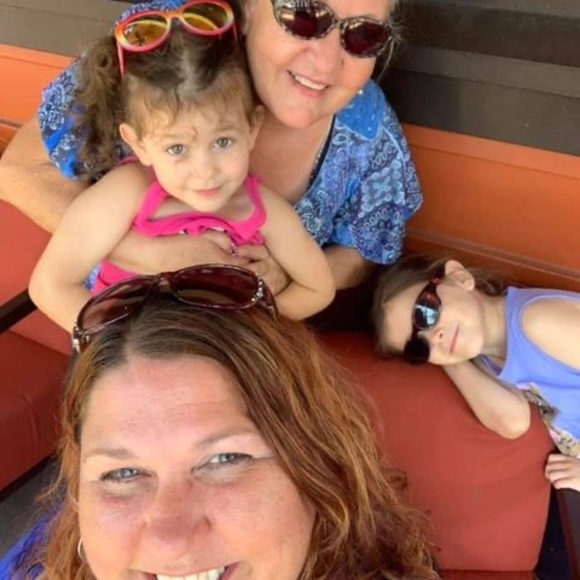 Meet your Posher, Jennifer - Picture 1 of 1